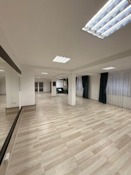 Doamna Ghica aproape de rond Doamna Ghica si Parc Plumbuita