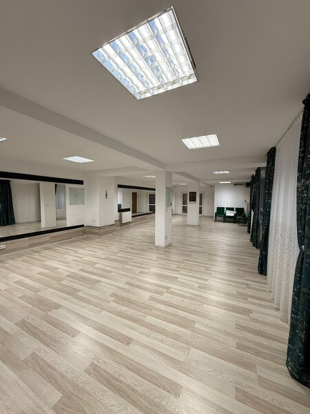 Doamna Ghica aproape de rond Doamna Ghica si Parc Plumbuita