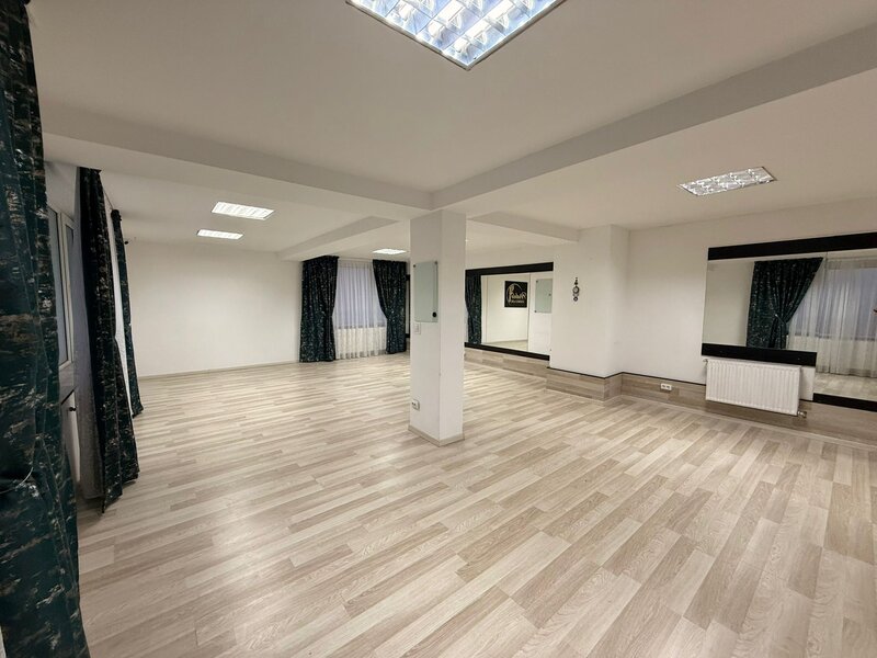 Doamna Ghica aproape de rond Doamna Ghica si Parc Plumbuita