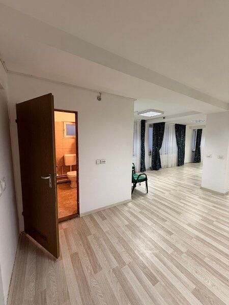 Doamna Ghica aproape de rond Doamna Ghica si Parc Plumbuita